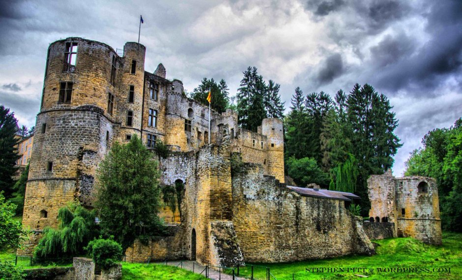 Замок Бофорт Люксембург