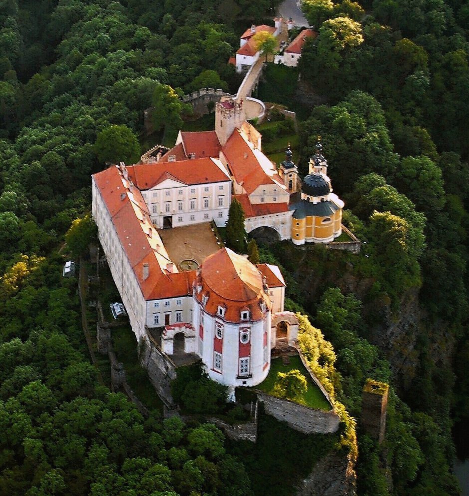 Моравский крас и замок Пернштейн