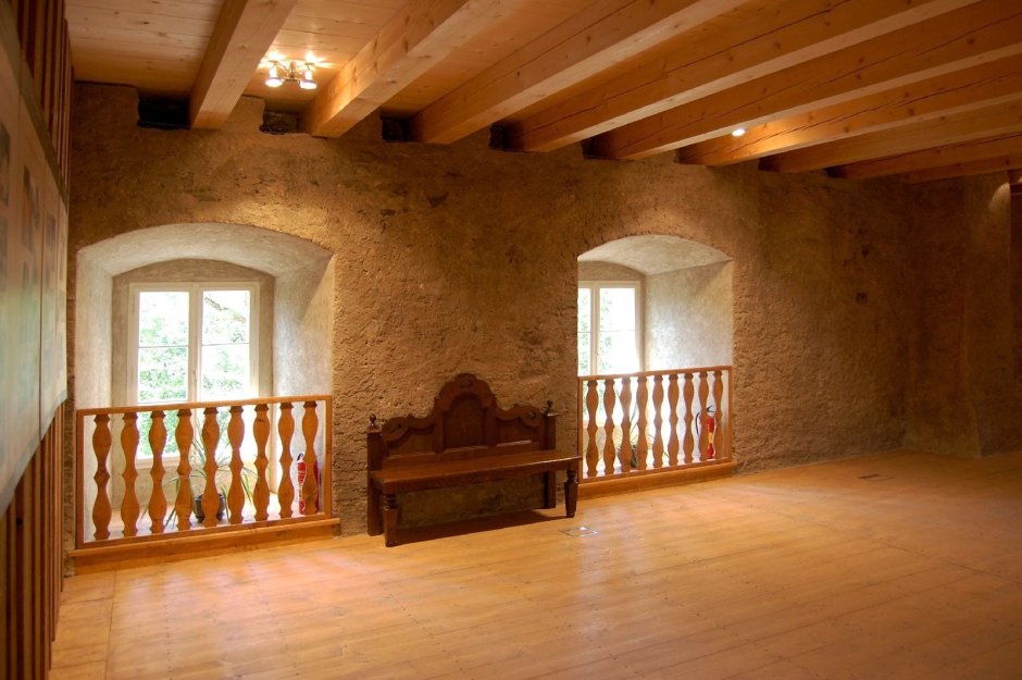 Комната в замковом стиле