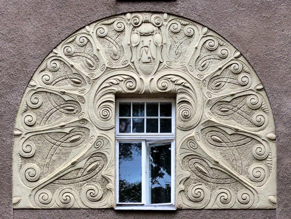 Петербургские здания украшенные изразцами рельефами