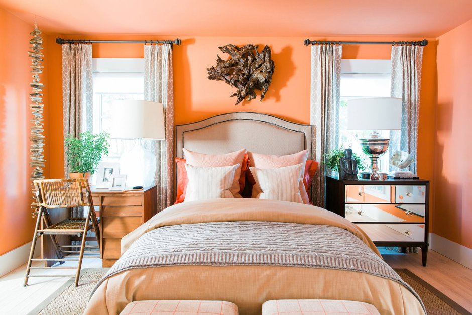 Спальня в оранжевых тонах
