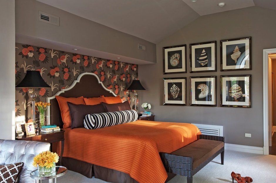 Спальня в коричнево оранжевых тонах