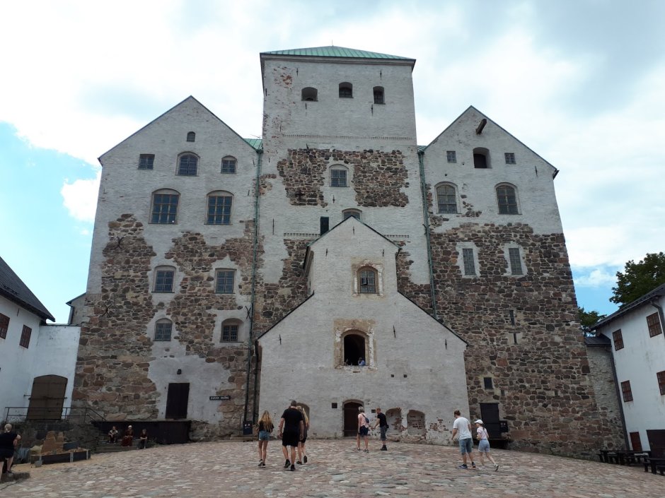 Финский замок здание