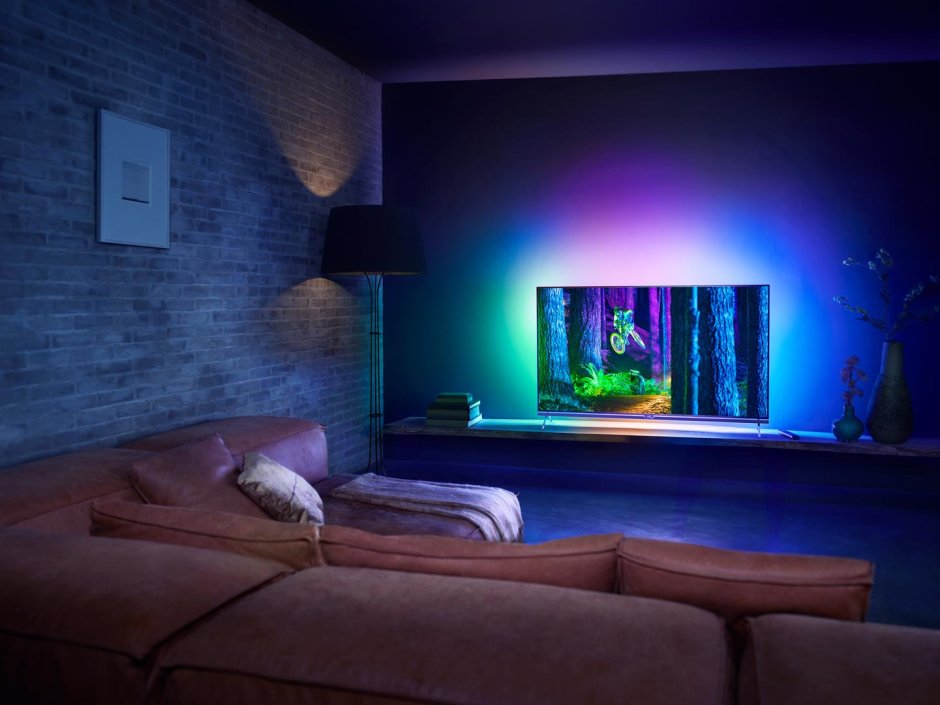 Телевизор Philips с подсветкой Ambilight