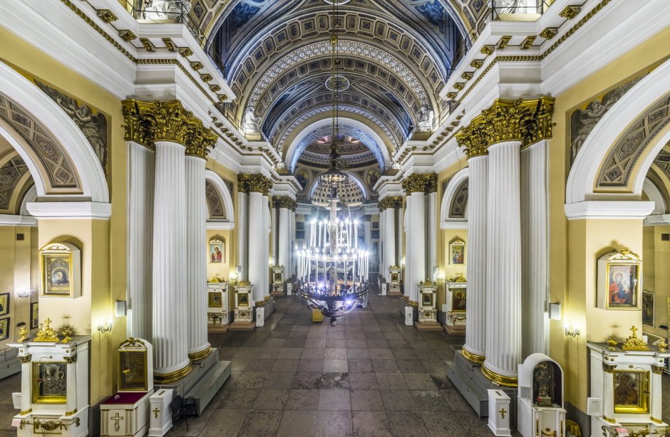 Потолок в Казанском соборе в Санкт-Петербурге