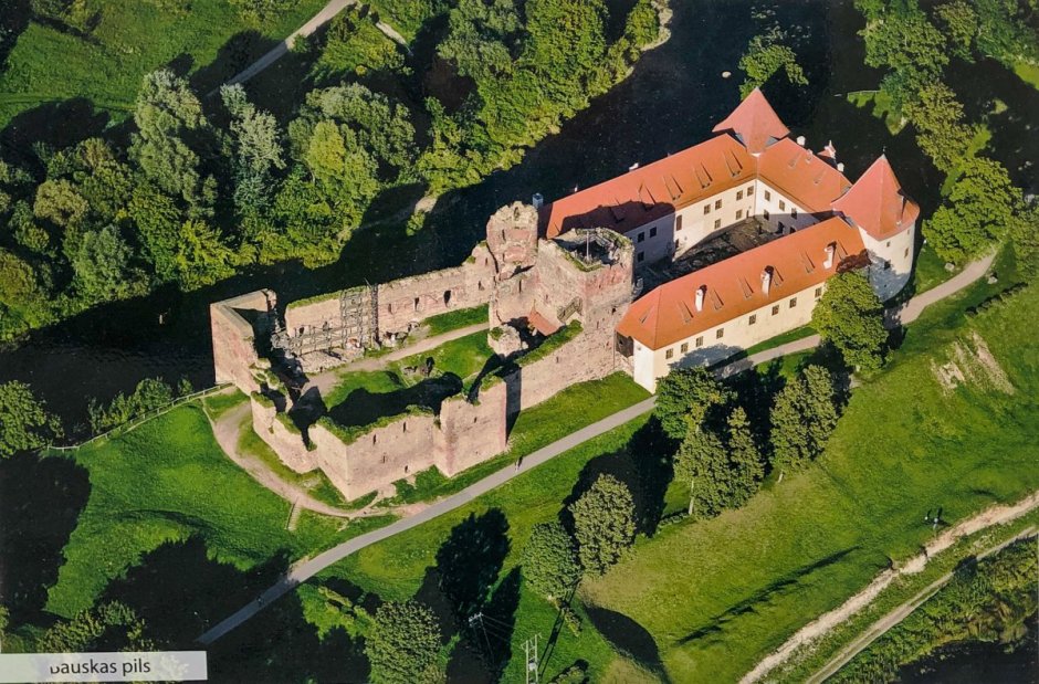 Замок Турайда в Латвии