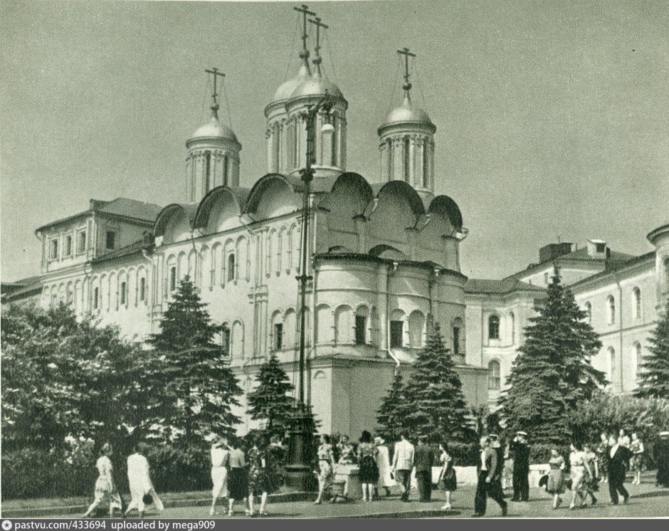 Патриарший двор Москва
