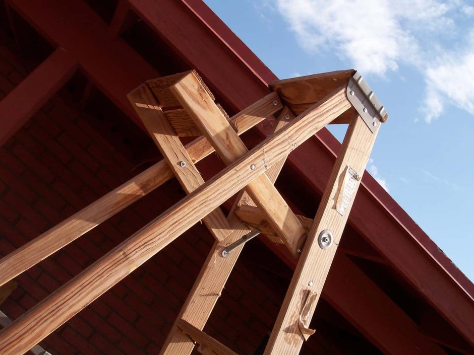 Лестница для двухскатной крыши чертеж