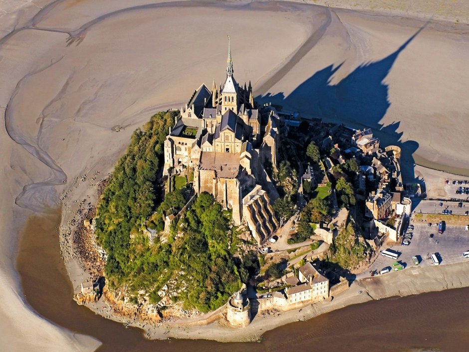 Замок-остров Мон-сен-Мишель во Франции