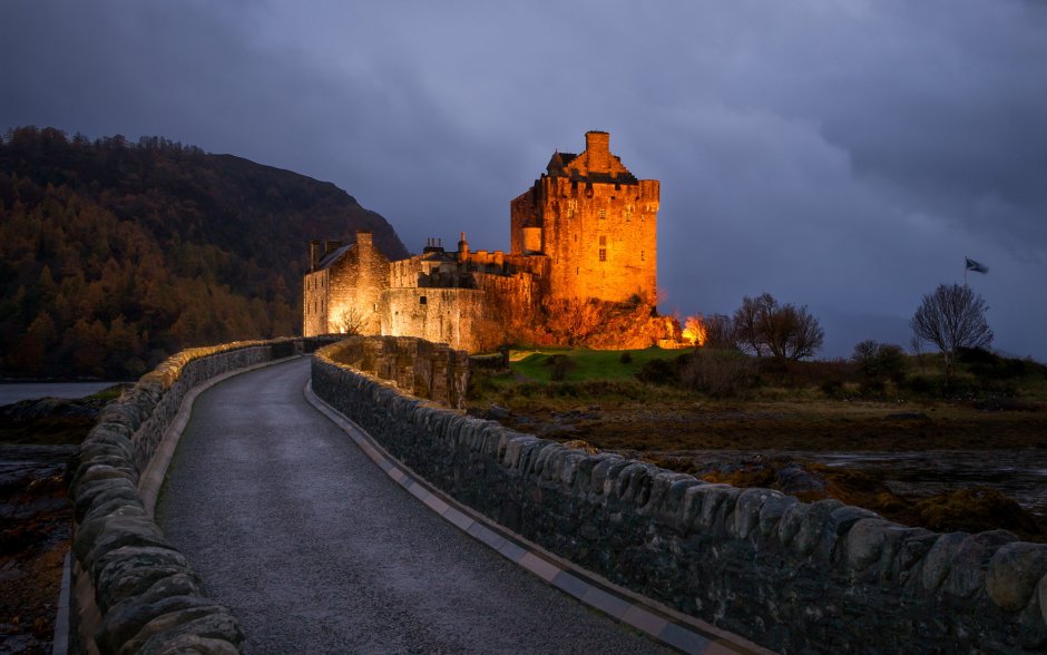 Крепостные стены средневекового замка