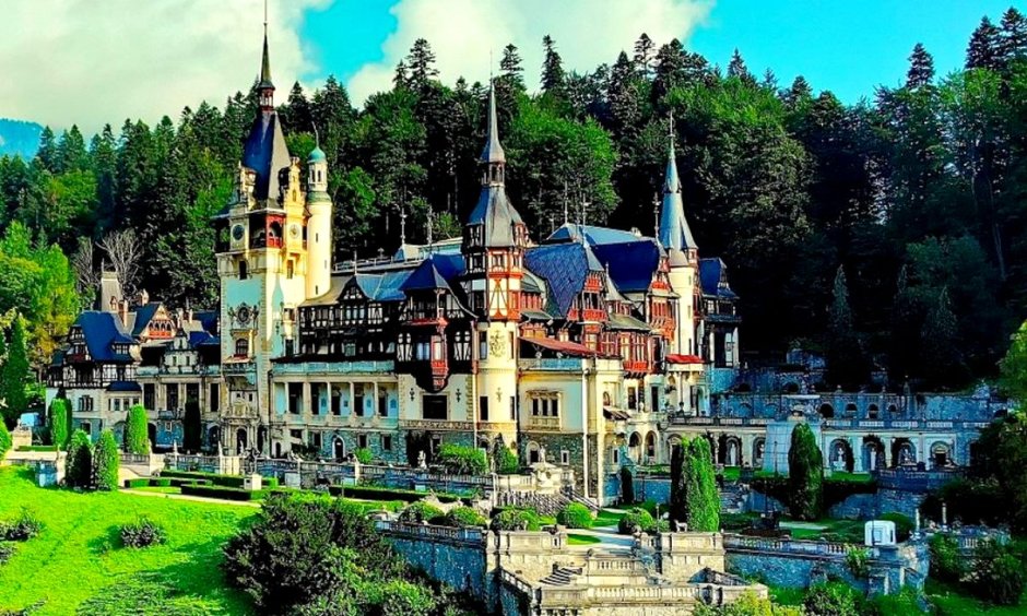Холодный лес Румыния замок Дракулы