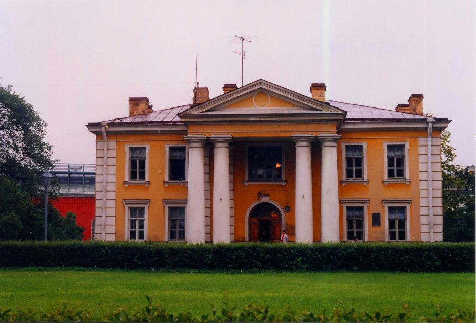 Лавка Крымский мост в Нескучном саду