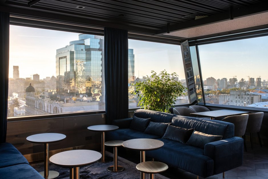 Панорамный ресторан Rooftop (на 8-м этаже отеля)