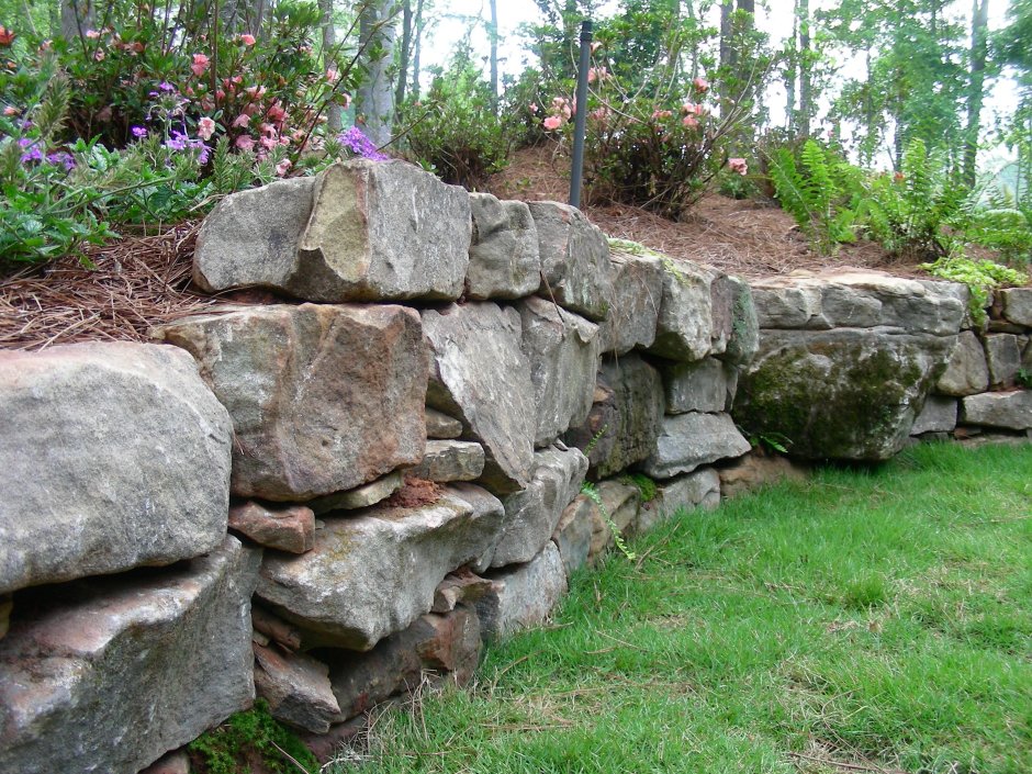 Подпорная стенка из дикого камня