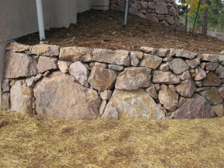 Бутовый камень подпорная стена