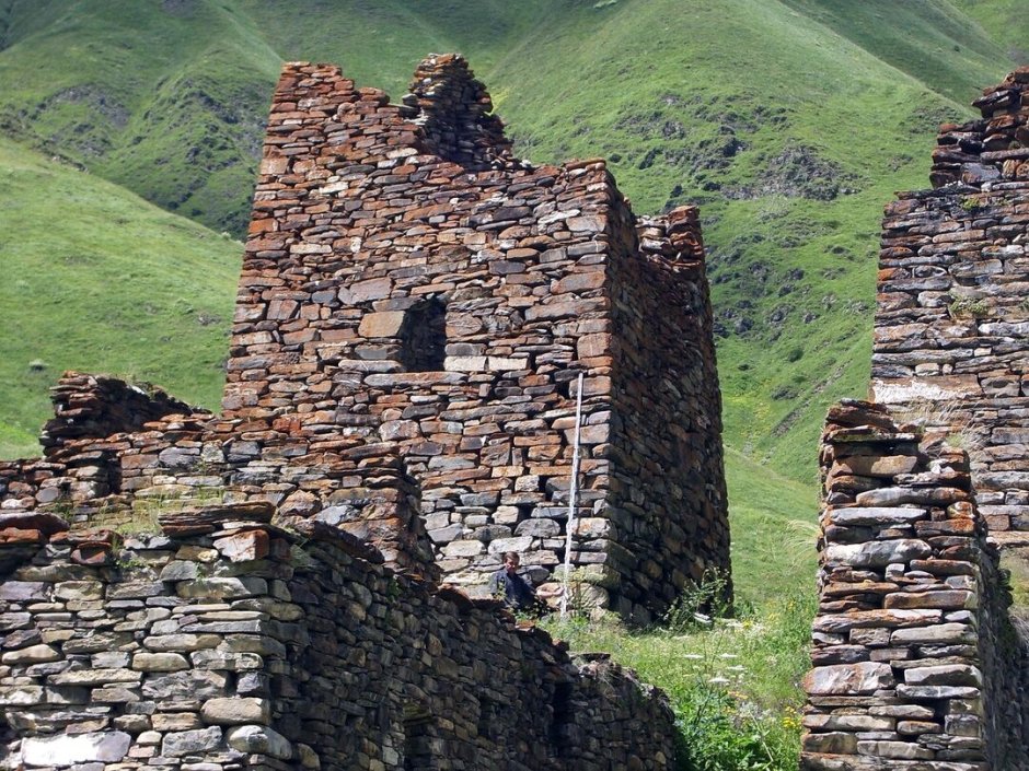 Сторожевые башни Северного Кавказа (село Ицари).