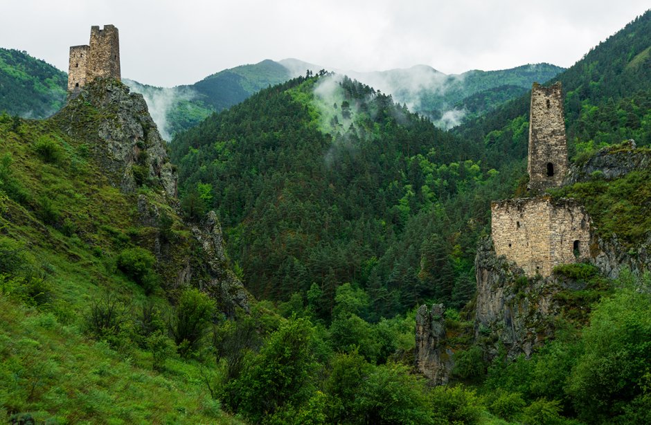 Развалины замка в горах