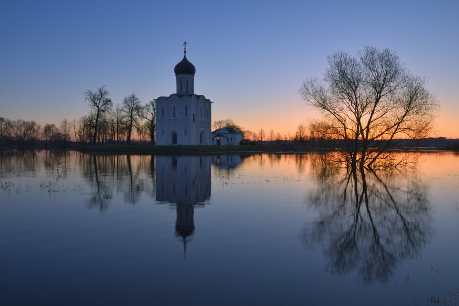 Храм Покрова на Нерли художник