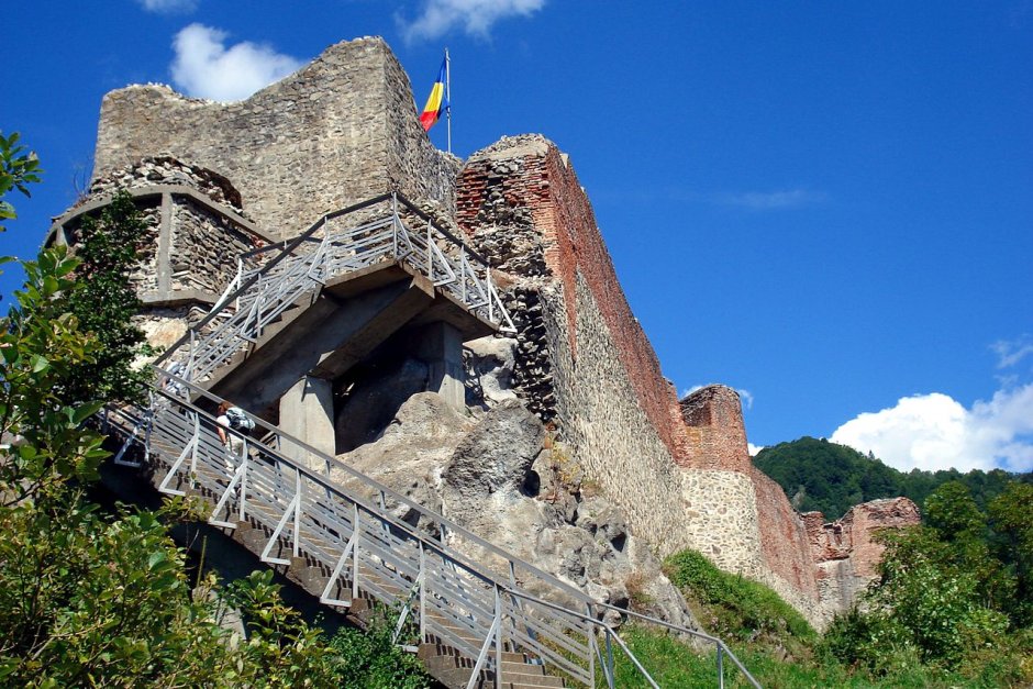 Замок Поэнари Румыния