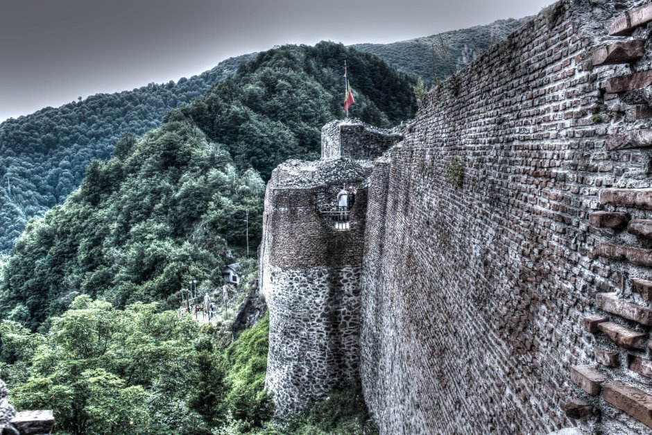Замок Поенари в Румынии