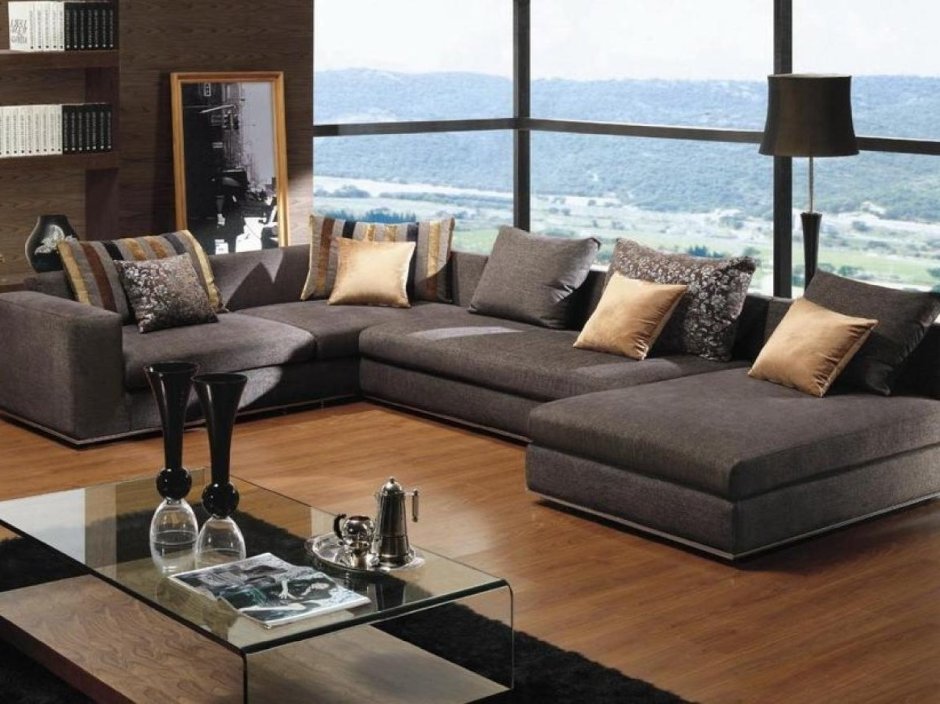 Большой диван в гостиную в современном стиле