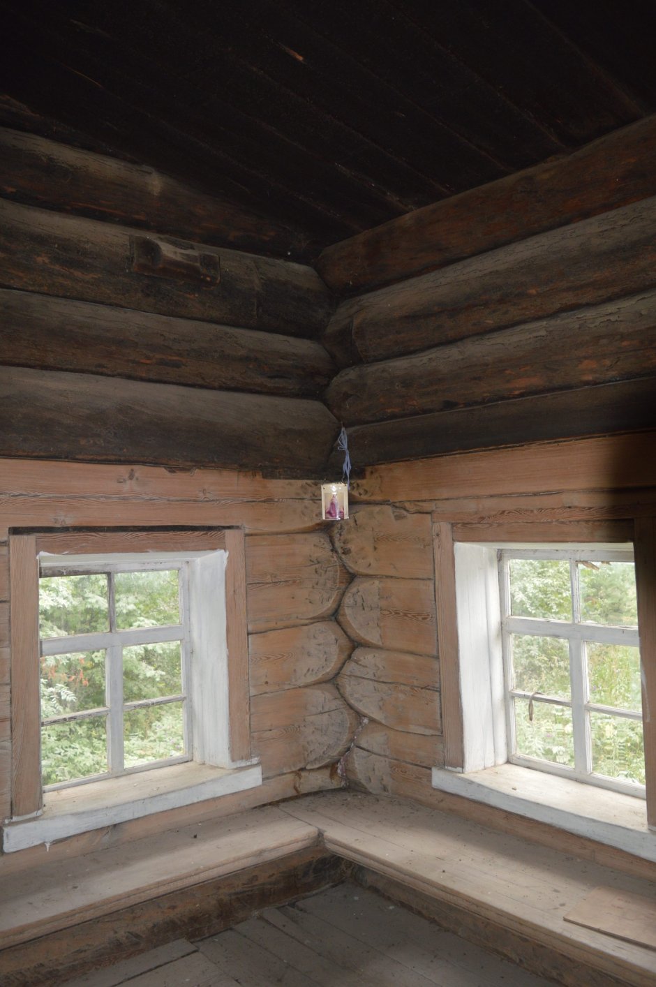 Окно деревянное изба