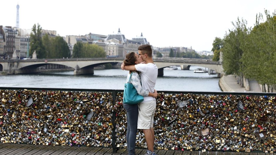 Мост влюблённых в Париже