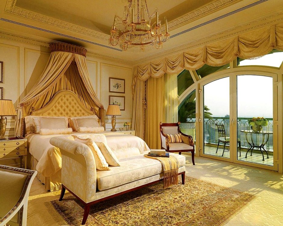 Роскошные комнаты в золотом стиле