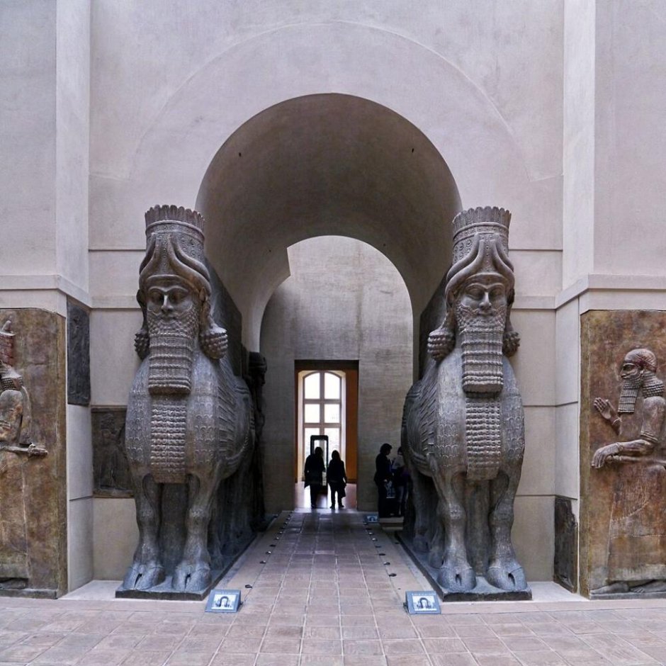 Крылатые быки Ассирии