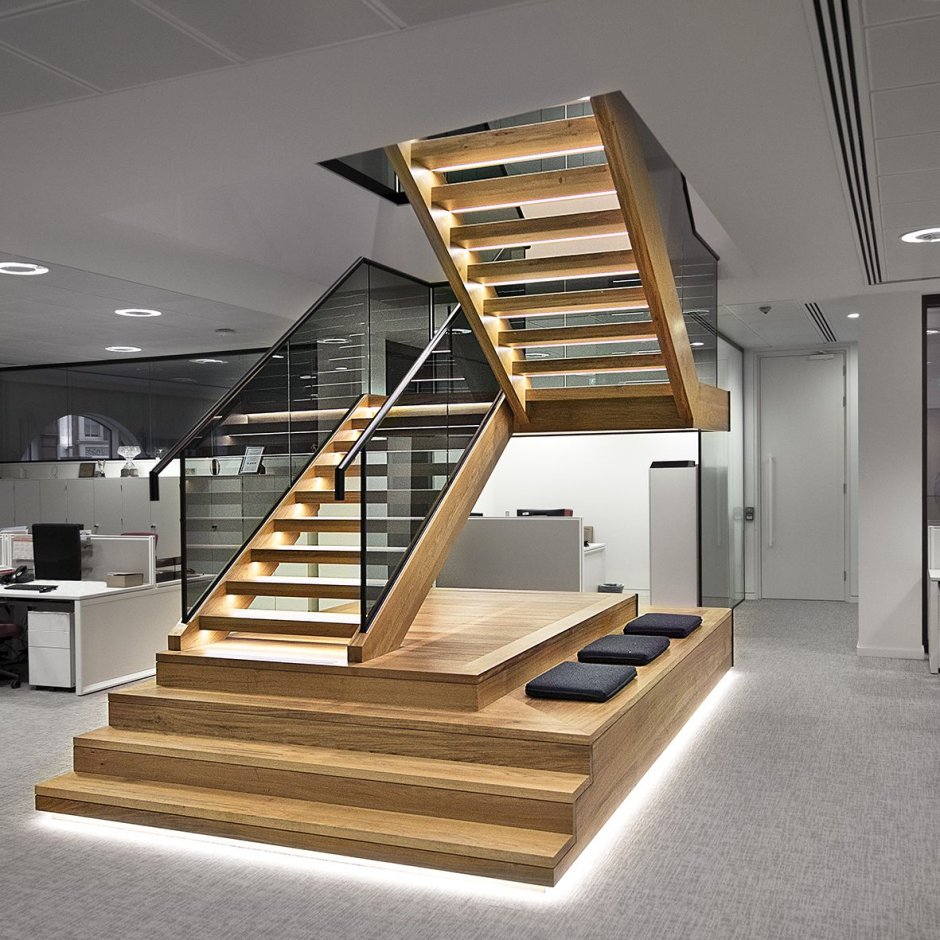 Лестница для маленьких офисах