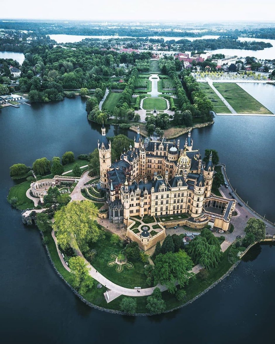 Замок Нойшванштайн Бавария Германия озеро