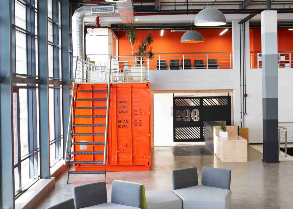 Оранжевый цвет в интерьере офиса