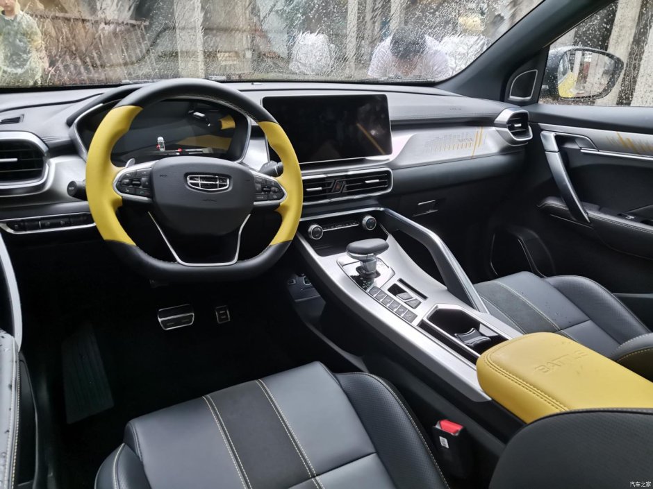 Geely Coolray руль