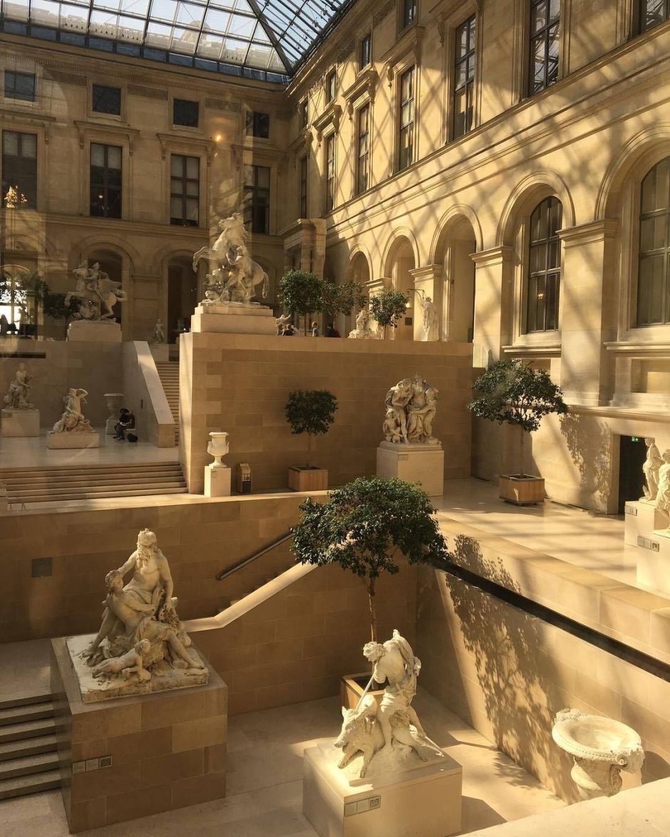 Музей Лувр в Париже Эстетика