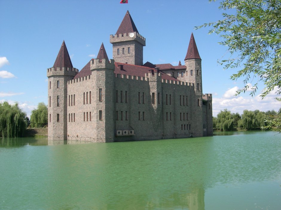 Село чёрная речка: замок Шато-Эркен