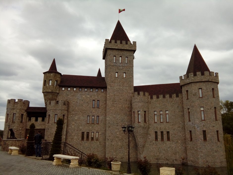Замок в пруду Шато Эркен