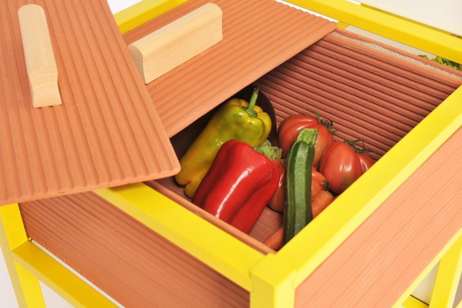Ящик с выдвижными для овощей на балкон