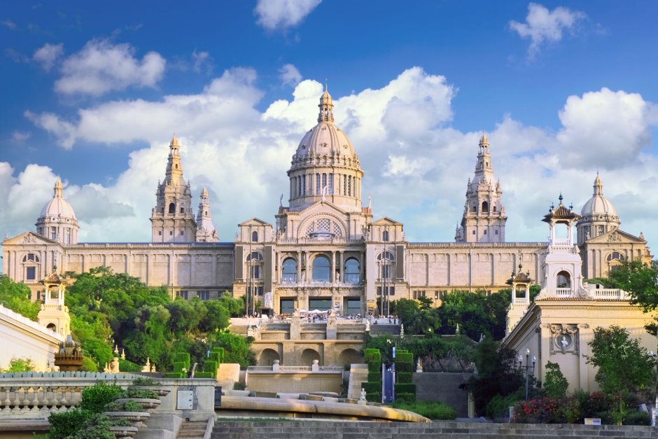 Барселона город в Испании достопримечательности национальный дворец