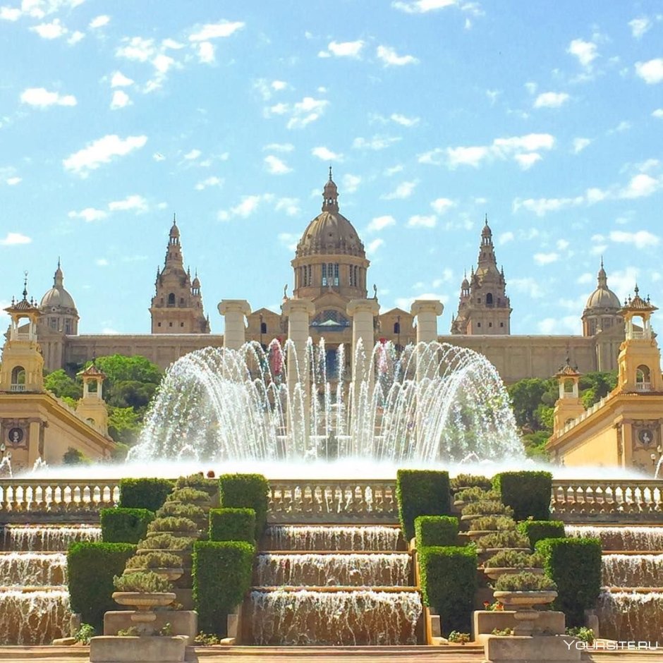 Национальный музей Каталонии в Барселоне и фонтаны