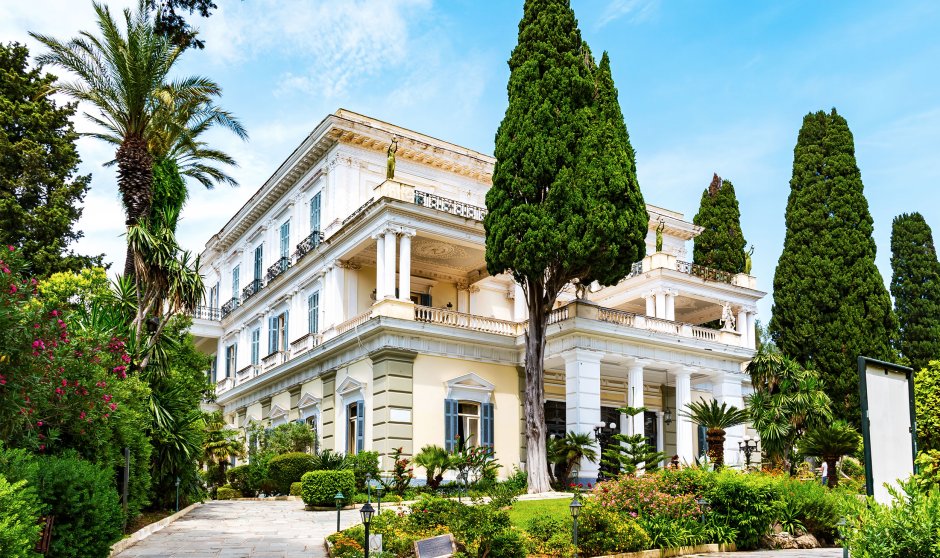 Почему в Греции не строили роскошных дворцов