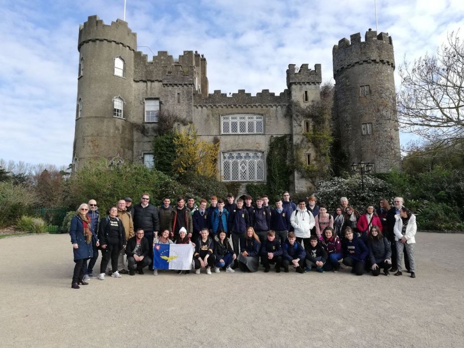 Замок Malahide Castle , Ireland steemit из пластилина