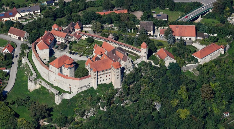 Замок Харбург фото сверху