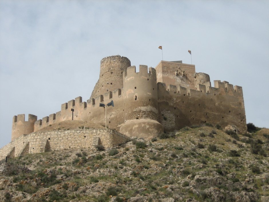 Замок Бьяр Испания