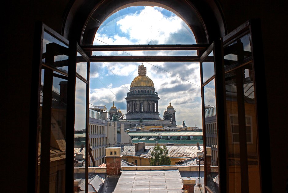 Исаакиевский собор в Санкт-Петербурге колоннада