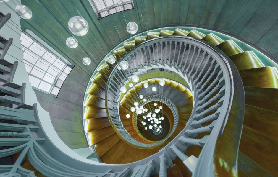 Винтовая лестница Лувр