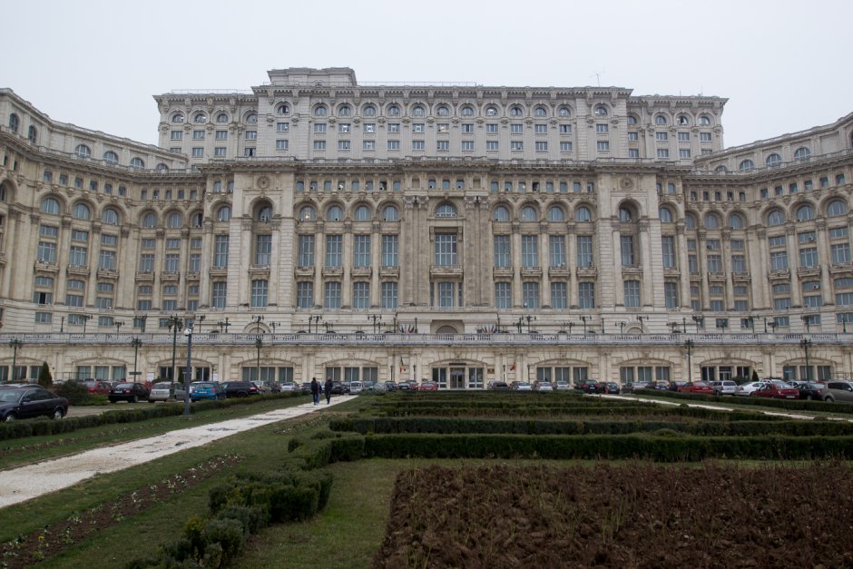 Дворец Чаушеску в Бухаресте
