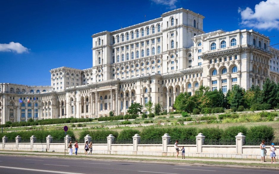 Дворец Чаушеску в Бухаресте