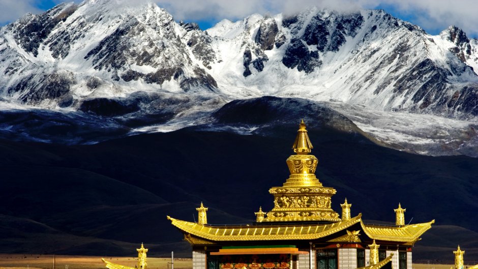 Тибетский храм внутри