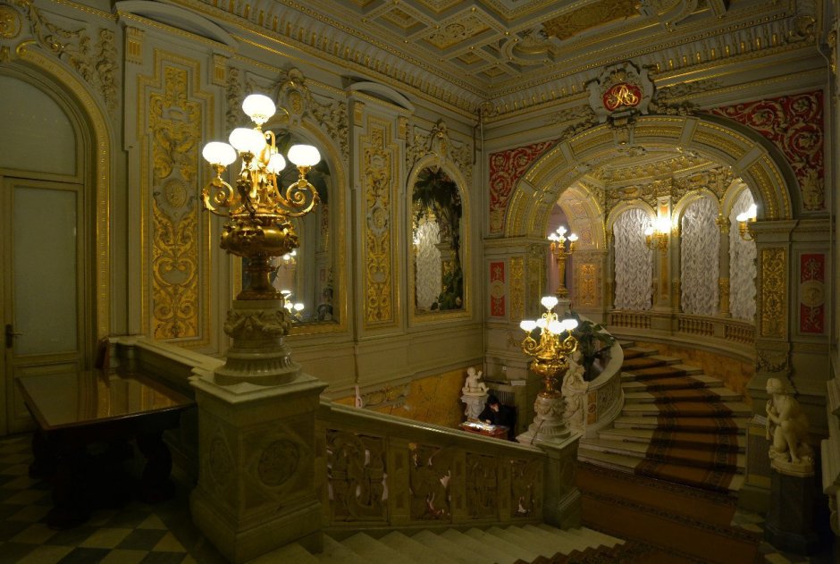 Владимирский дворец в Санкт-Петербурге перекраска