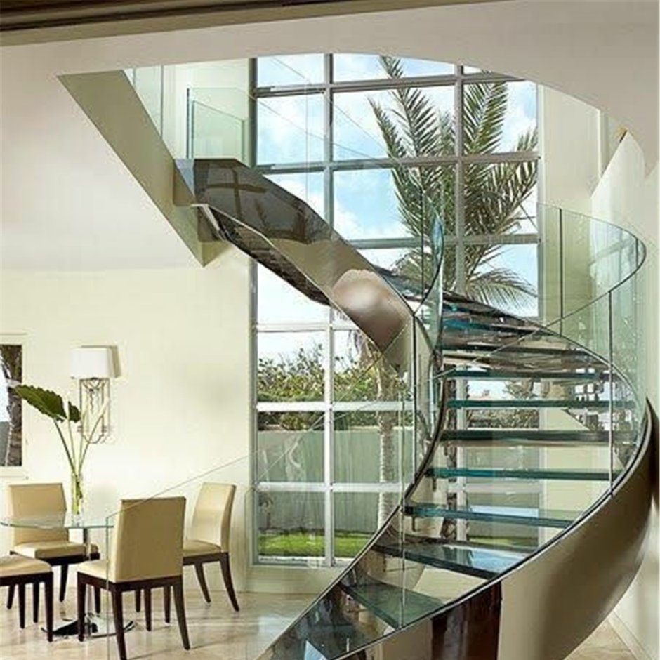 Полувинтовая лестница стеклянная